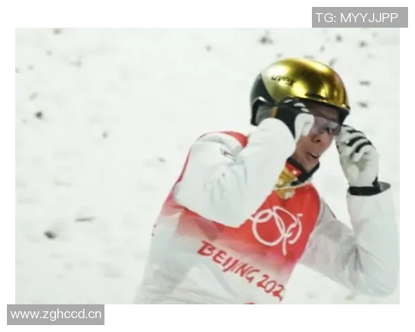 中国选手打破亚洲跳远纪录，教练当场落泪