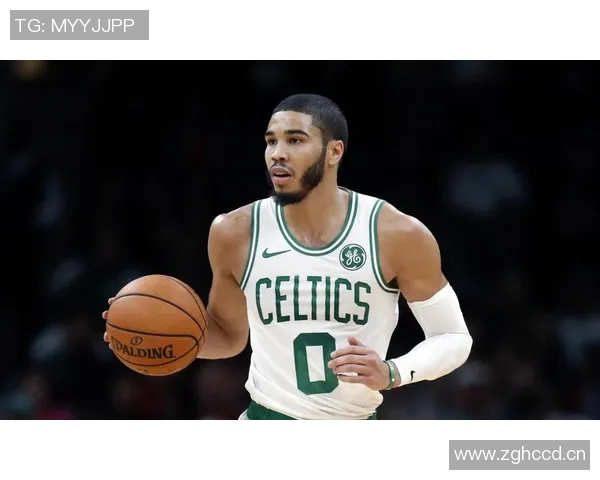 塔图姆赛场微小动作引发热议 球迷纷纷讨论背后深意